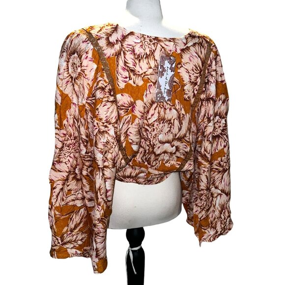 Band of the Free NWT Libby Gold Floral Bell Sleeve Crop Top Sz Medium Yellow - Picture 9 of 15